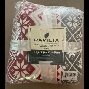 Brand new holiday plush / Sherpa throw blanket